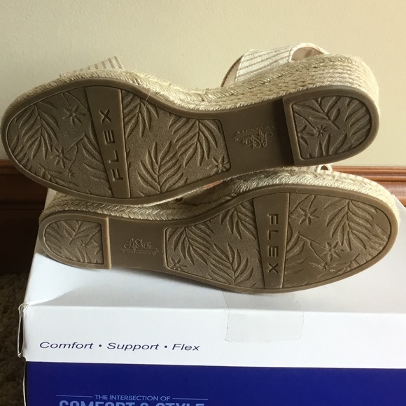 NWT LifeStride Tango Wedge Sandals - Picture 13 of 14